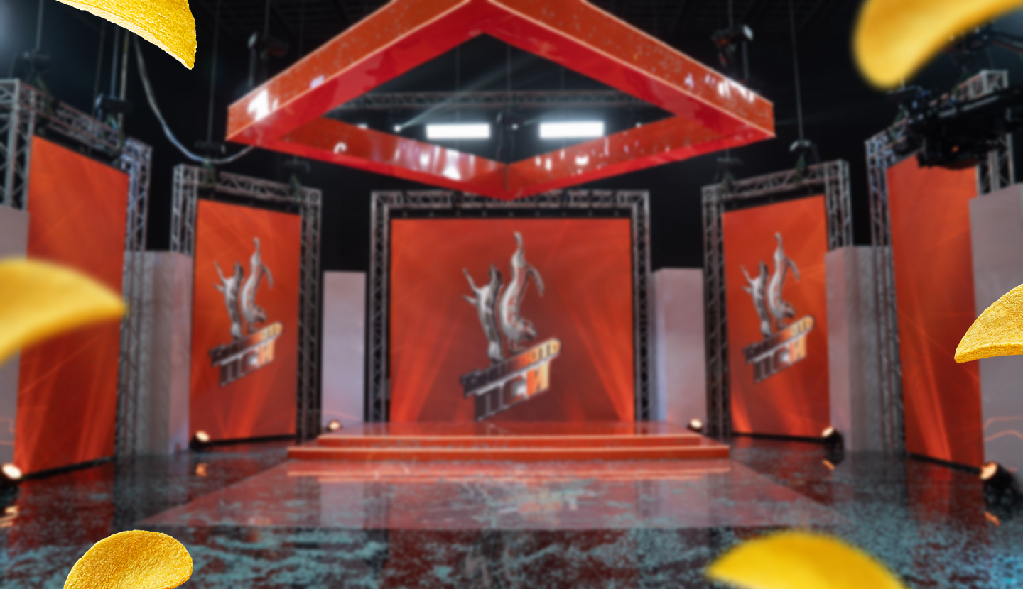 розсипані чипси на фоні кімнати